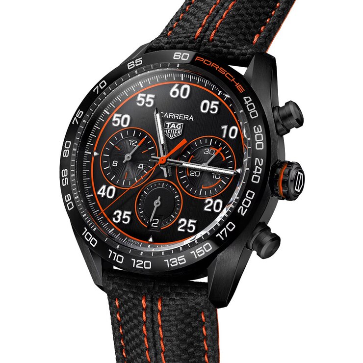 TAG Heuer horloge met een kast in staal, met een wijzerplaat in het zwart en een diameter van 44 mm