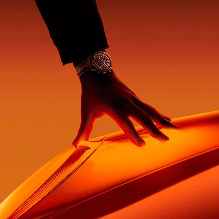 TAG Heuer horloge met een kast in staal, met een wijzerplaat in het zwart en een diameter van 44 mm