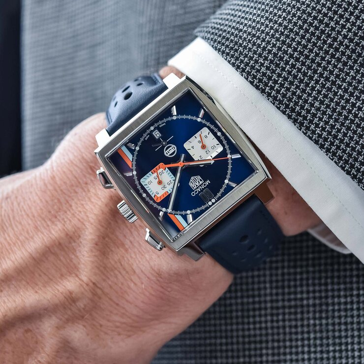 TAG Heuer horloge met een kast in staal, met een wijzerplaat in het blauw en een diameter van 39 mm