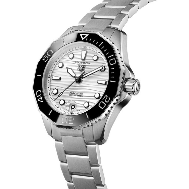 TAG Heuer horloge met een kast in staal, met een wijzerplaat in het zilver en een diameter van 36 mm