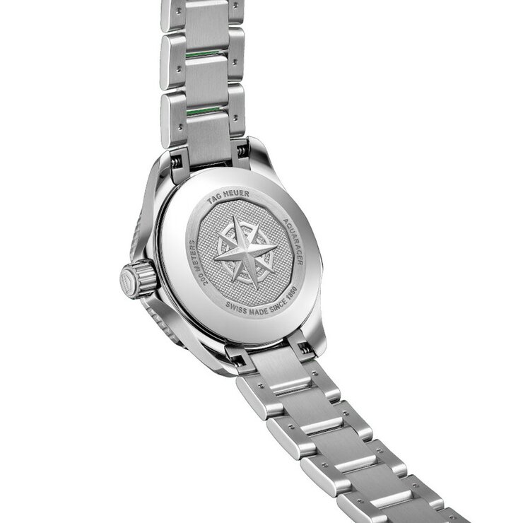 TAG Heuer horloge met een kast in staal, met een wijzerplaat in het zilver en een diameter van 30