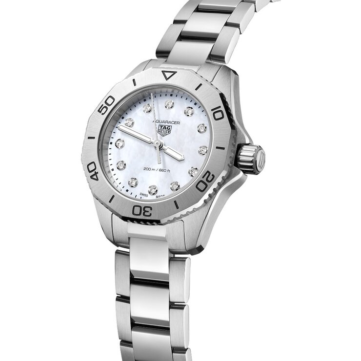 TAG Heuer horloge met een kast in staal, met een wijzerplaat in het parelmoer met  briljant en een diameter van 30 mm