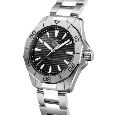 TAG Heuer horloge met een kast in staal, met een wijzerplaat in het zwart en een diameter van 40 mm
