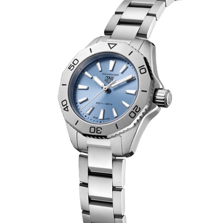 TAG Heuer horloge met een kast in staal, met een wijzerplaat in het blauw en een diameter van 30