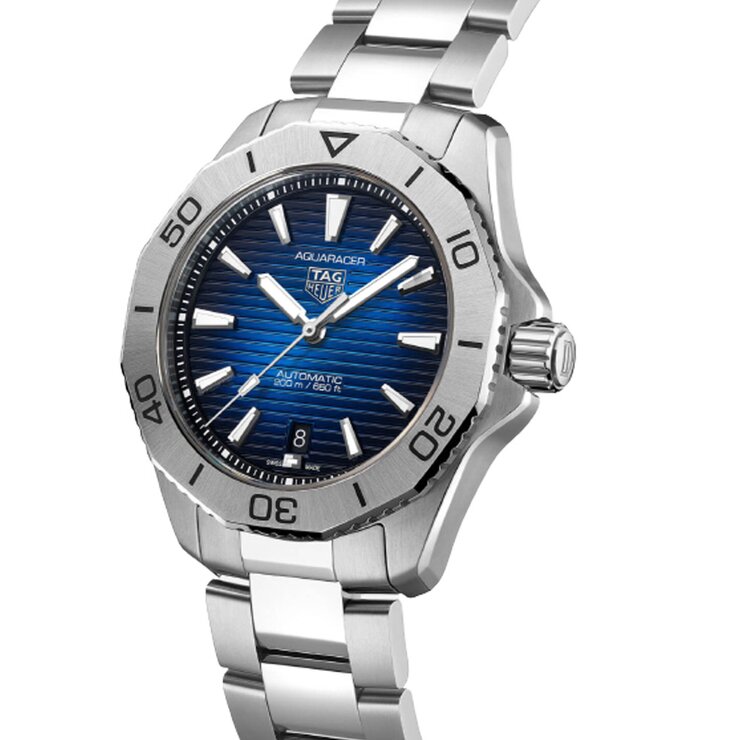 TAG Heuer horloge met een kast in staal, met een wijzerplaat in het blauw en een diameter van 40