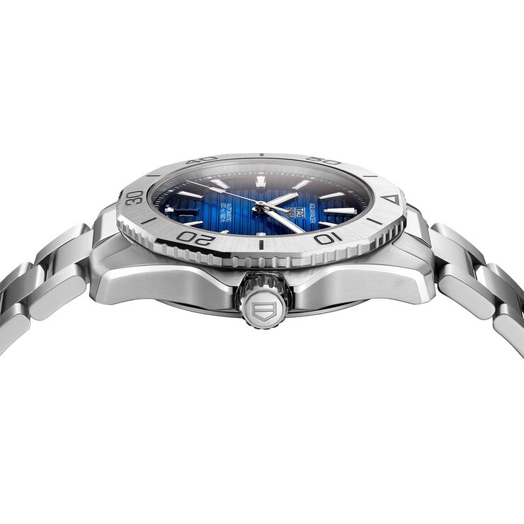 TAG Heuer horloge met een kast in staal, met een wijzerplaat in het blauw en een diameter van 40