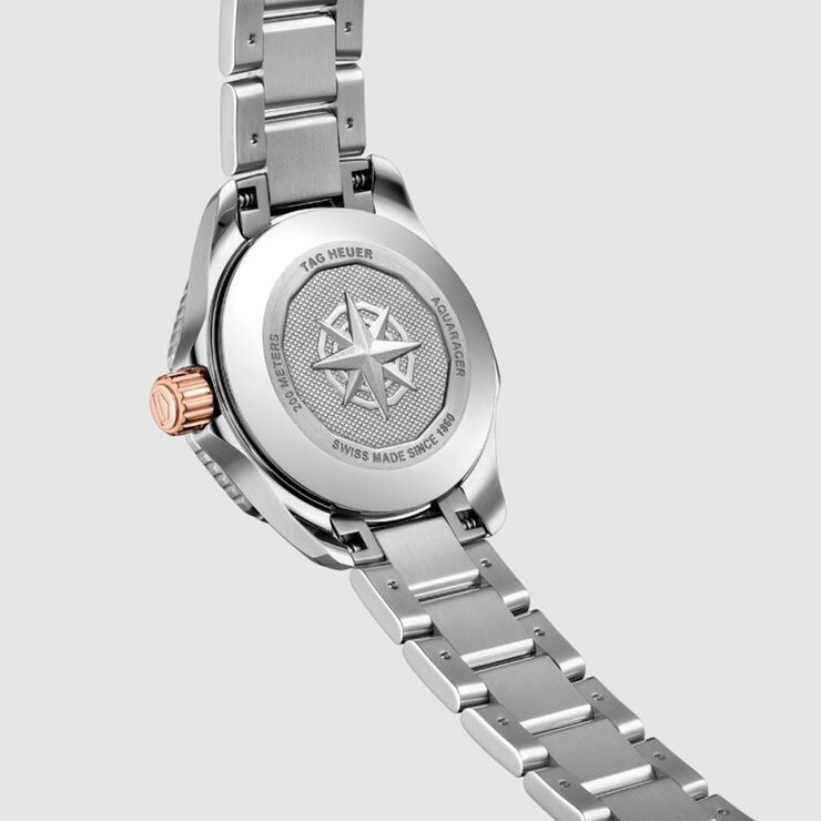 TAG Heuer horloge met een kast in staal, met een wijzerplaat in het parelmoer met  briljant en een diameter van 30