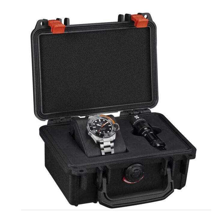 TAG Heuer horloge met een kast in titanium, met een wijzerplaat in het zwart en een diameter van 45 mm