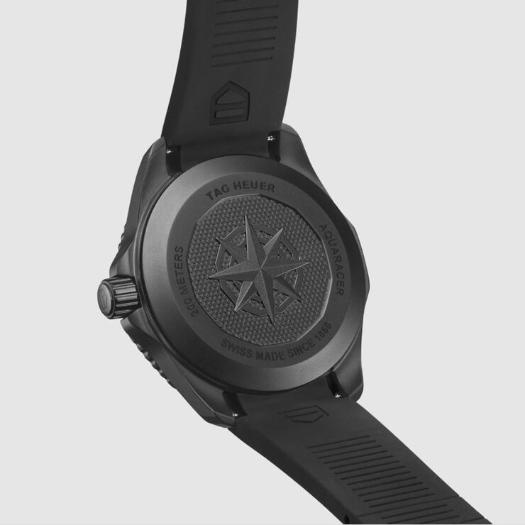 TAG Heuer horloge met een kast in staal, met een wijzerplaat in het zwart en een diameter van 40