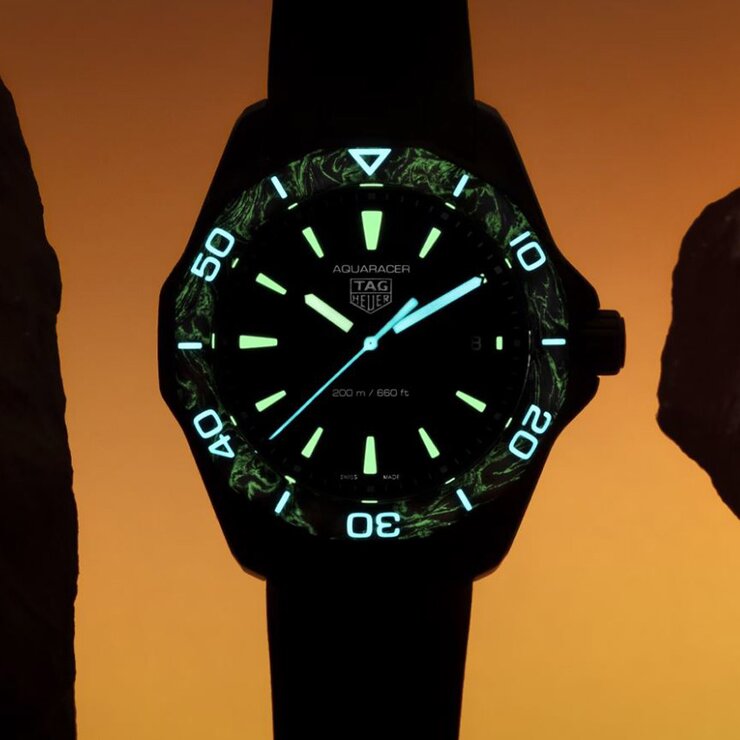 TAG Heuer horloge met een kast in staal, met een wijzerplaat in het zwart en een diameter van 40