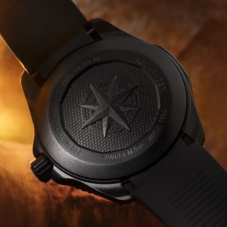 TAG Heuer horloge met een kast in staal, met een wijzerplaat in het zwart en een diameter van 40 mm