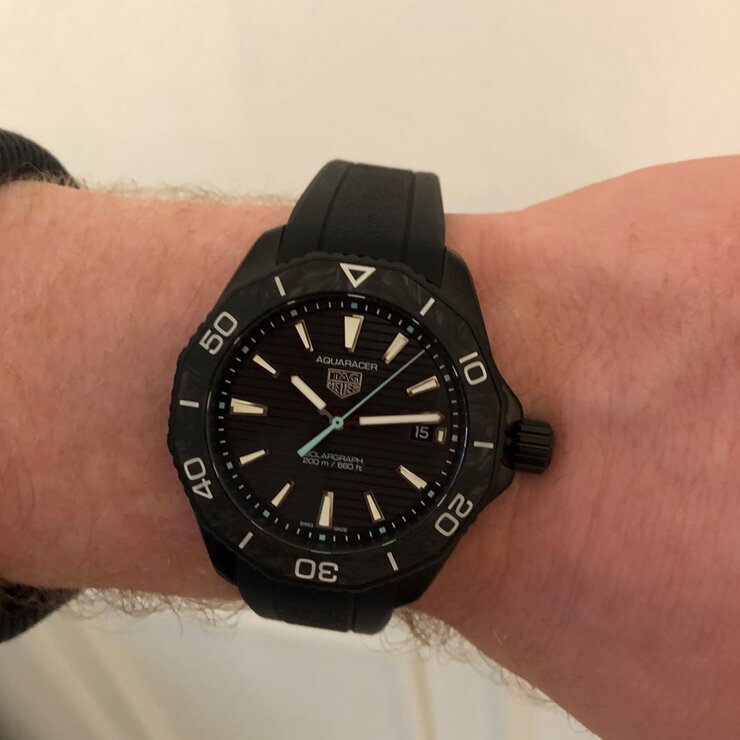 TAG Heuer horloge met een kast in staal, met een wijzerplaat in het zwart en een diameter van 40