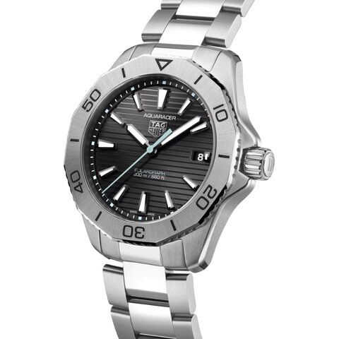 TAG Heuer horloge met een kast in staal, met een wijzerplaat in het zwart en een diameter van 40 mm