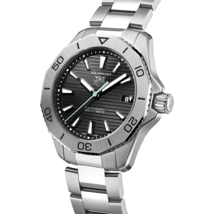 TAG Heuer horloge met een kast in staal, met een wijzerplaat in het zwart en een diameter van 40 mm