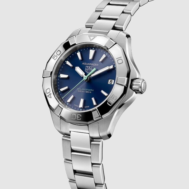 TAG Heuer horloge met een kast in staal, met een wijzerplaat in het blauw en een diameter van 34