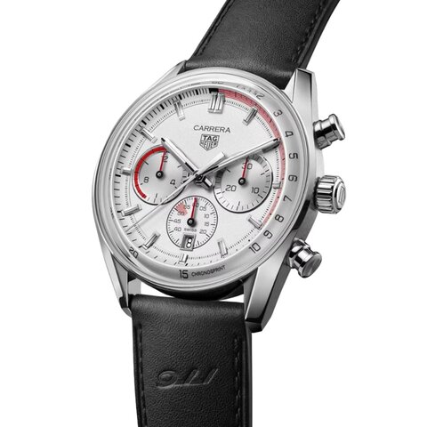 TAG Heuer horloge met een kast in staal, met een wijzerplaat in het zilver en een diameter van 42 mm