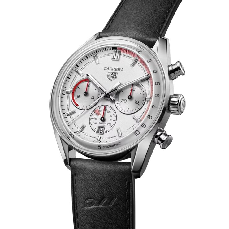 TAG Heuer horloge met een kast in staal, met een wijzerplaat in het zilver en een diameter van 42
