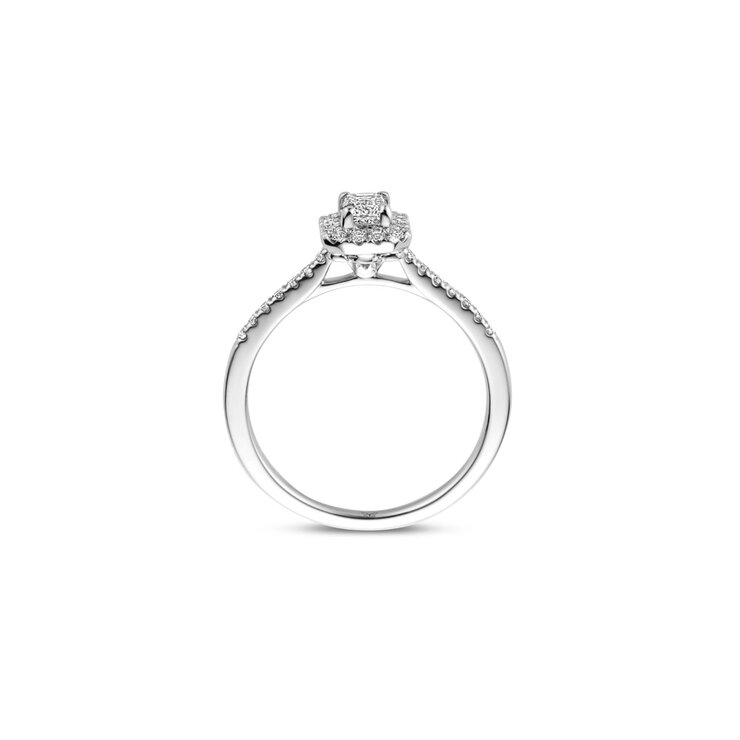 bague de fiançailles The Exclusive Collection en or blanc 18 ct avec diamant emeraude de 0.31 carat comme pierre principale entouré de briljants de 0,21 karaat