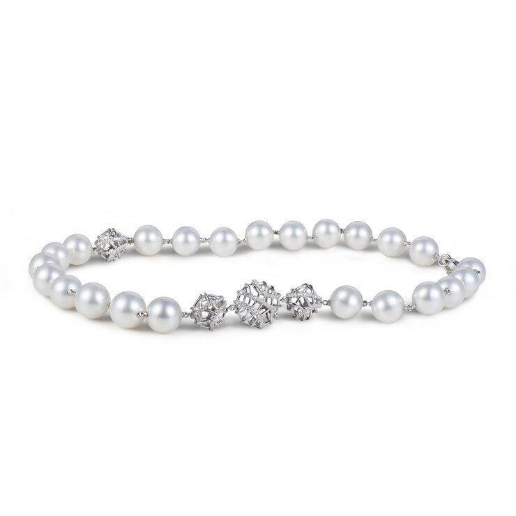collier Utopia en or blanc 18 ct avec perles entouré de briljants de 1,54 karaat