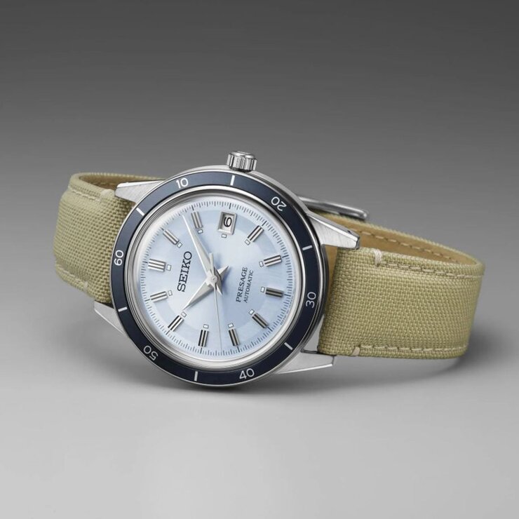 Seiko horloge met een kast in staal, met een wijzerplaat in het blauw en een diameter van 41