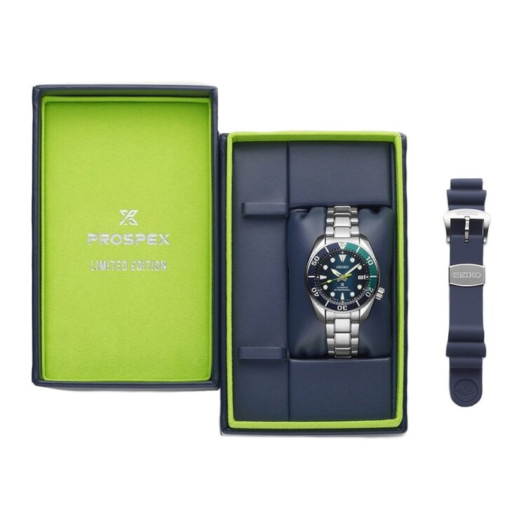 Seiko horloge met een kast in staal, met een wijzerplaat in het blauw en een diameter van 45 mm