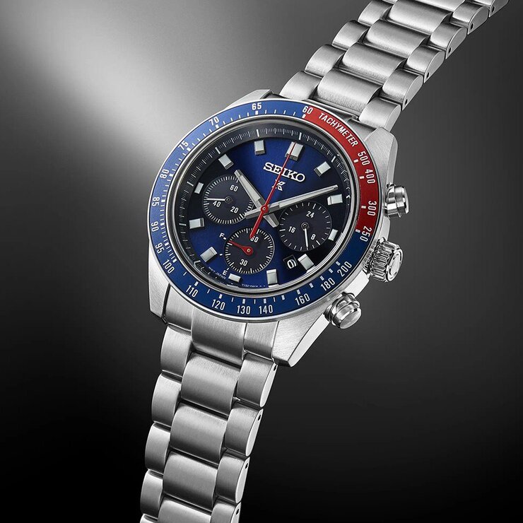 Seiko horloge met een kast in staal, met een wijzerplaat in het blauw en een diameter van 41