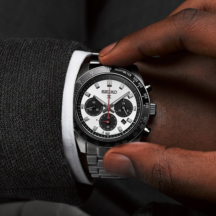 Seiko horloge met een kast in staal, met een wijzerplaat in het wit en een diameter van 41