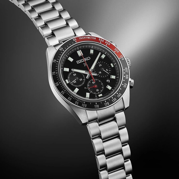Seiko horloge met een kast in staal, met een wijzerplaat in het zwart en een diameter van 41 mm