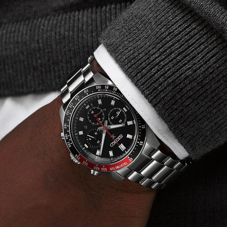 Seiko horloge met een kast in staal, met een wijzerplaat in het zwart en een diameter van 41 mm