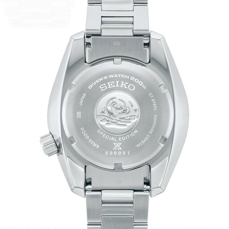 Seiko horloge met een kast in staal, met een wijzerplaat in het blauw en een diameter van 45