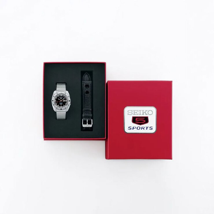 Seiko horloge met een kast in staal, met een wijzerplaat in het zwart en een diameter van 38.5 mm