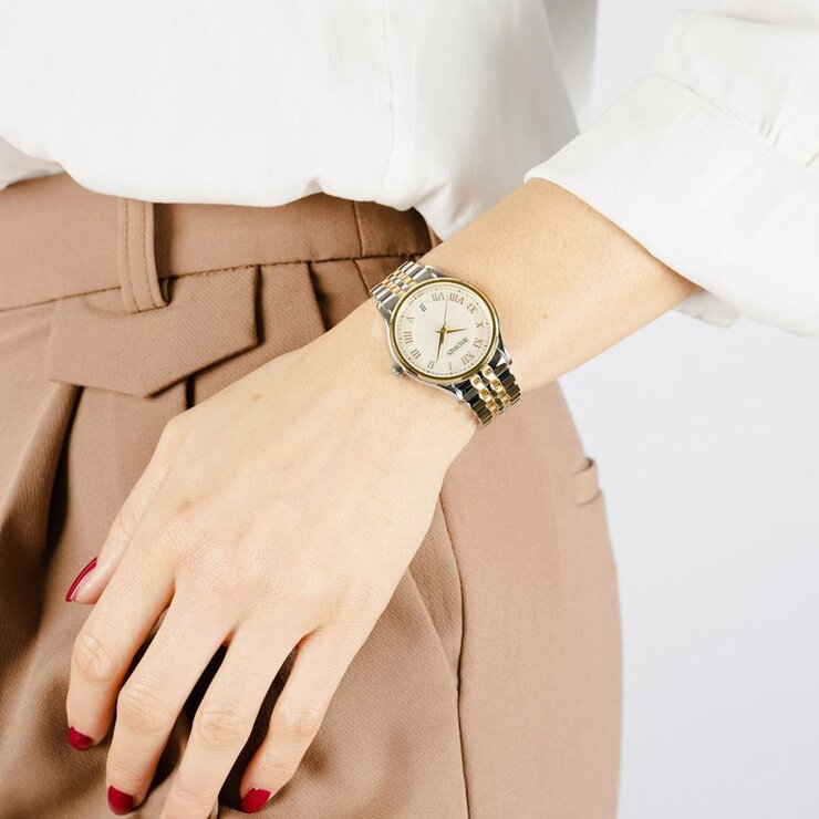 Balmain horloge met een kast in staal, met een wijzerplaat in het parelmoer en een diameter van 32 mm