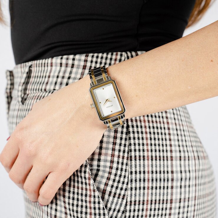 Balmain horloge met een kast in staal, met een wijzerplaat in het zilver en een diameter van 25 x 33 mm