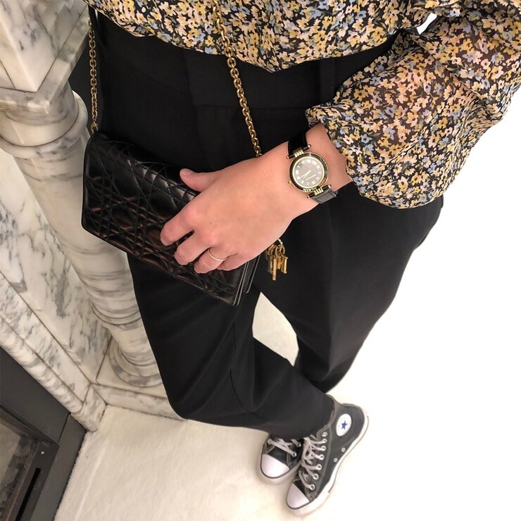 Balmain horloge met een kast in gele pvd-coating, met een wijzerplaat in het zwart en een diameter van 30 mm