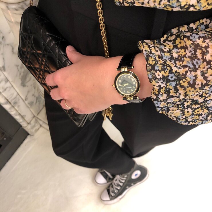 Balmain horloge met een kast in gele pvd-coating, met een wijzerplaat in het zwart en een diameter van 30 mm