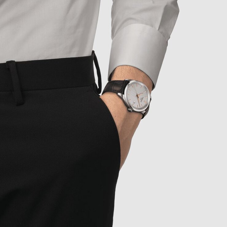 Tissot horloge met een kast in staal, met een wijzerplaat in het zilver en een diameter van 40 mm