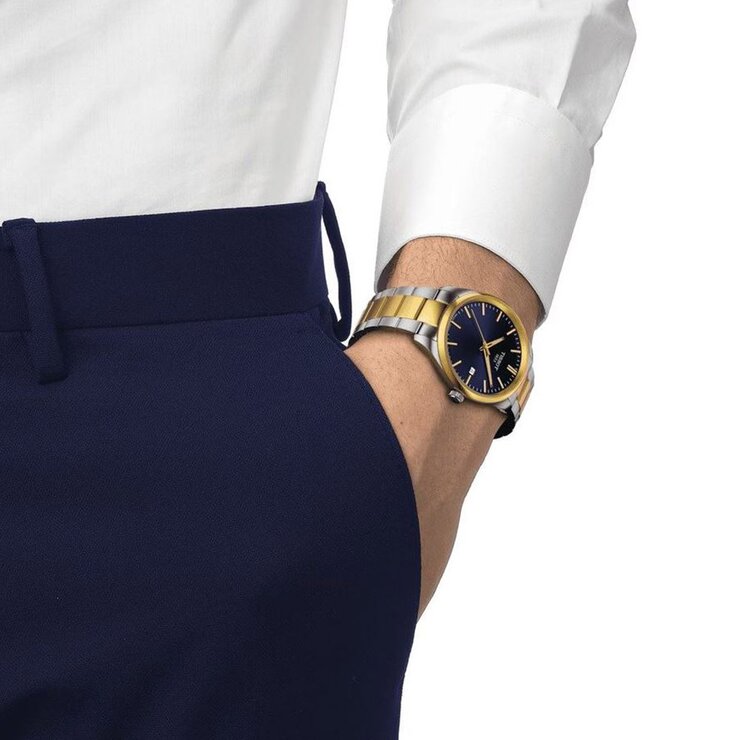 Tissot horloge met een kast in staal, met een wijzerplaat in het blauw en een diameter van 40