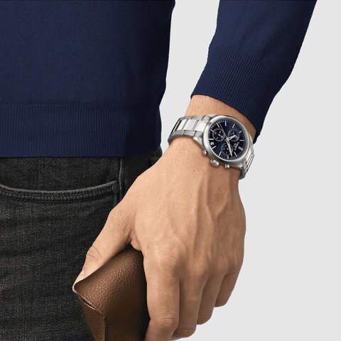 Tissot horloge met een kast in staal, met een wijzerplaat in het blauw en een diameter van 40 mm