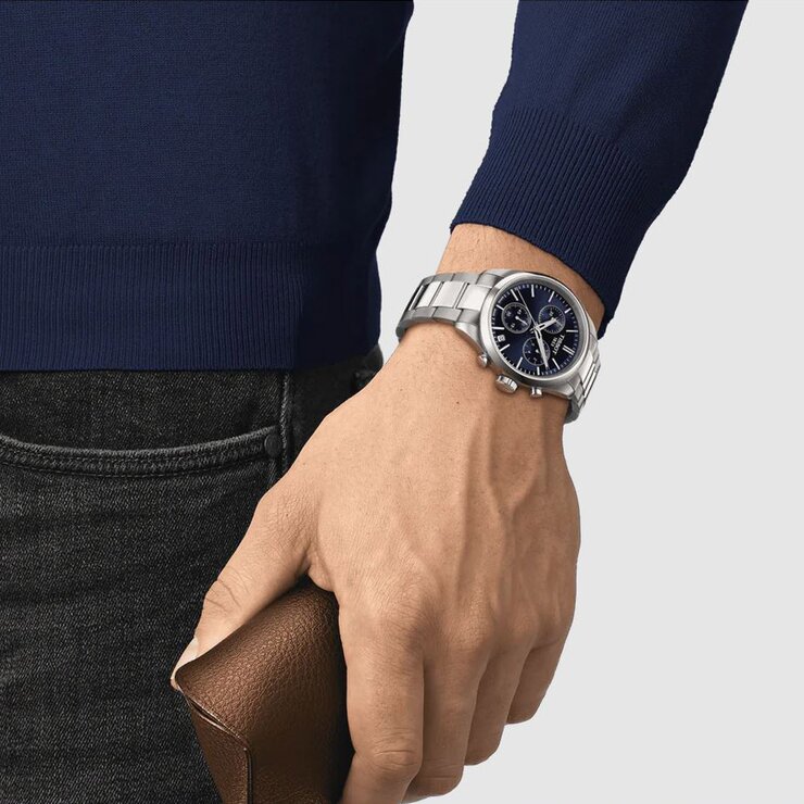Tissot horloge met een kast in staal, met een wijzerplaat in het blauw en een diameter van 40