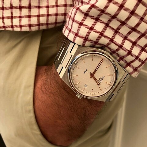 Tissot horloge met een kast in staal, met een wijzerplaat in het zilver en een diameter van 40 mm