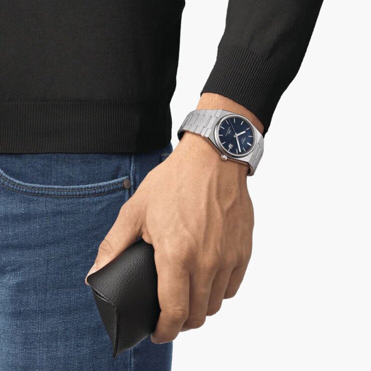 Tissot horloge met een kast in staal, met een wijzerplaat in het blauw en een diameter van 40