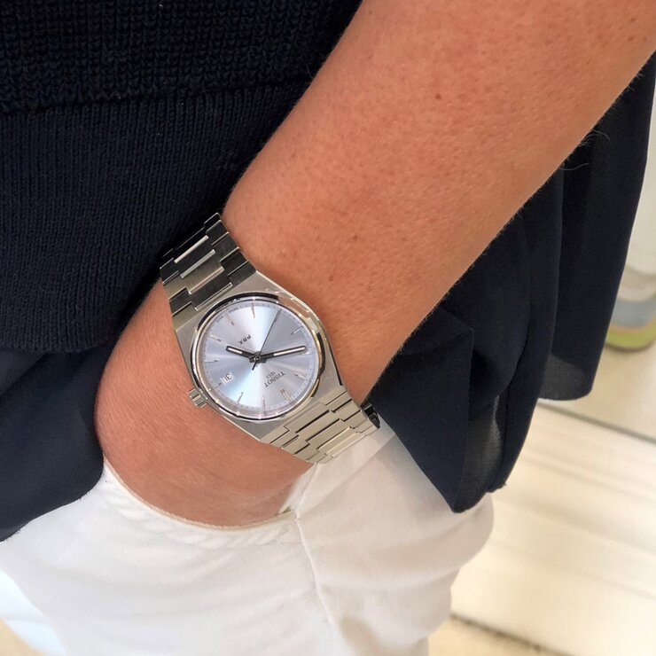 Tissot horloge met een kast in staal, met een wijzerplaat in het blauw en een diameter van 35