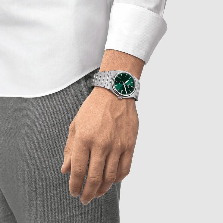 Tissot horloge met een kast in staal, met een wijzerplaat in het groen en een diameter van 40