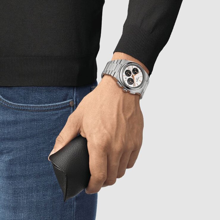 Tissot horloge met een kast in staal, met een wijzerplaat in het zilver en een diameter van 42