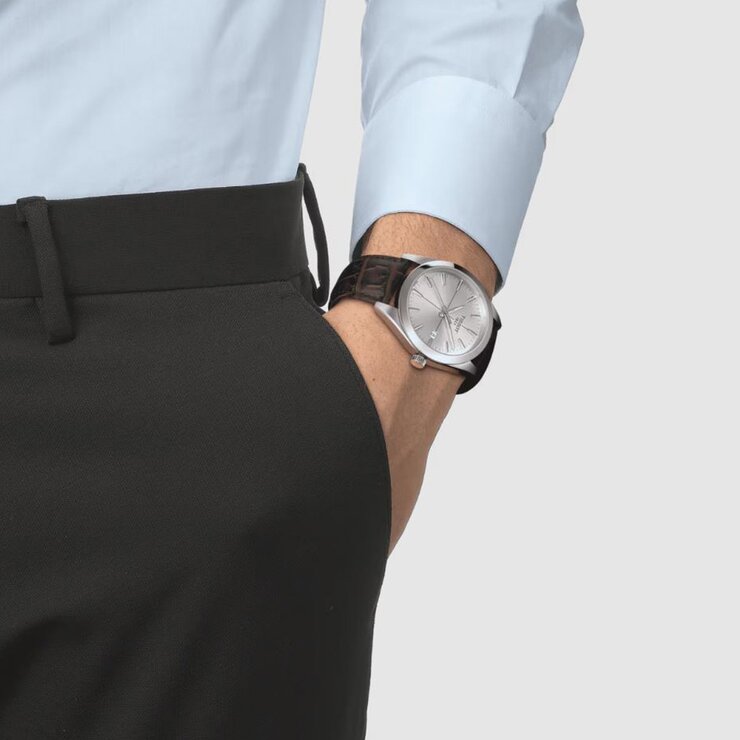 Tissot horloge met een kast in staal, met een wijzerplaat in het zilver en een diameter van 40 mm
