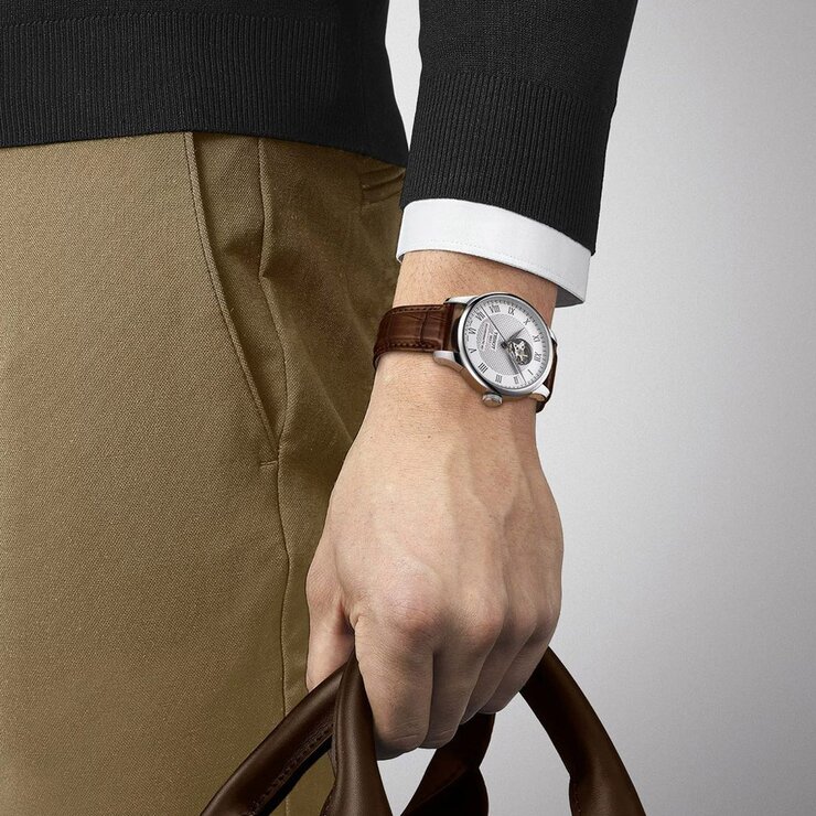 Tissot horloge met een kast in staal, met een wijzerplaat in het wit en een diameter van 39.3 mm