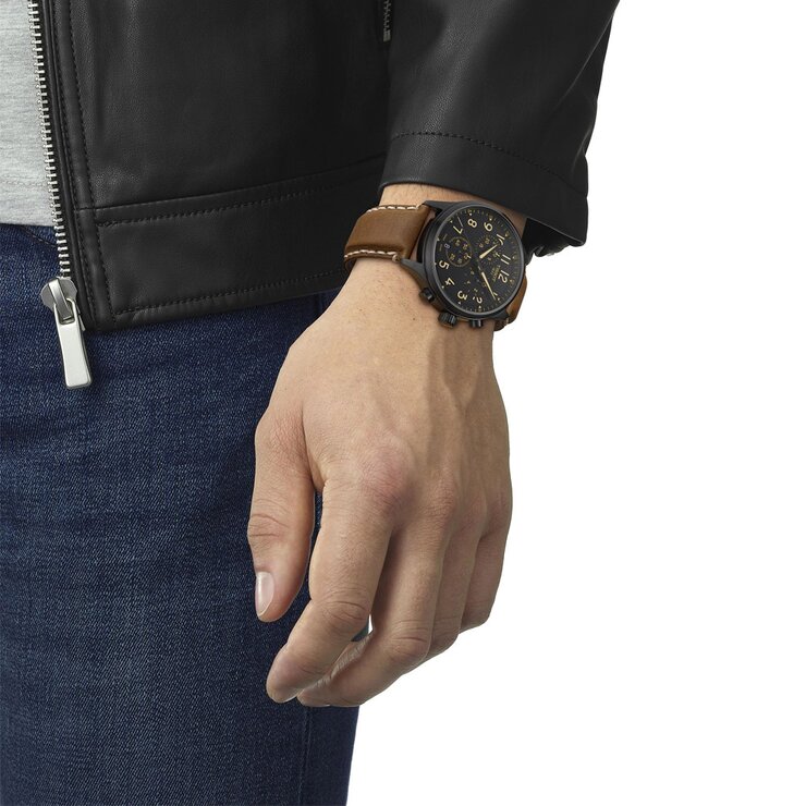 Tissot horloge met een kast in staal, met een wijzerplaat in het zwart en een diameter van 45 mm