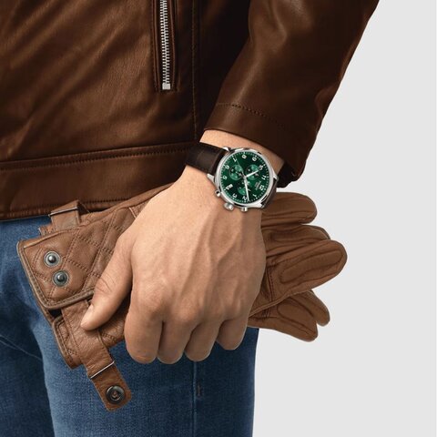 Tissot horloge met een kast in staal, met een wijzerplaat in het groen en een diameter van 45 mm