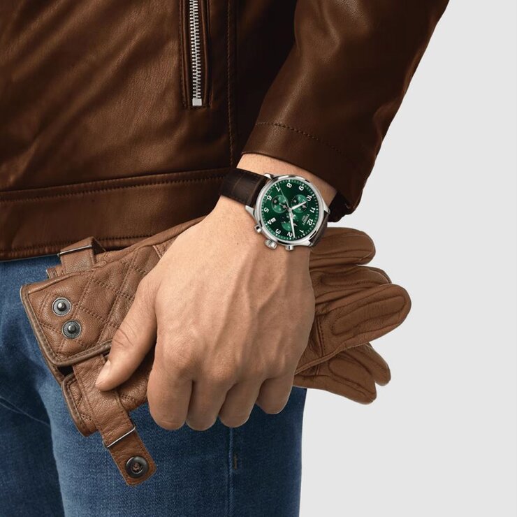 Tissot horloge met een kast in staal, met een wijzerplaat in het groen en een diameter van 45 mm
