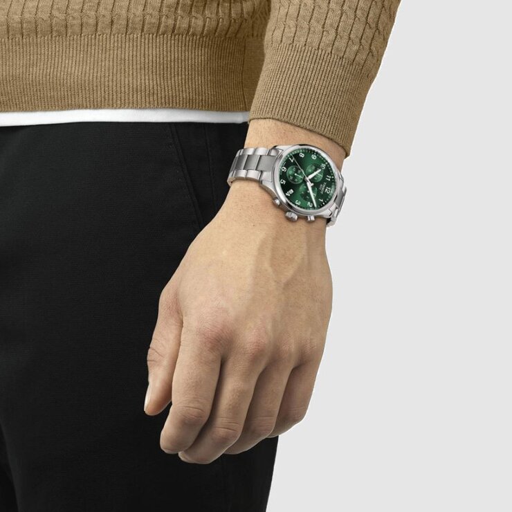 Tissot horloge met een kast in staal, met een wijzerplaat in het groen en een diameter van 45
